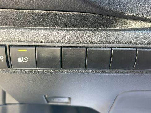 Used 2023 Toyota Corolla SE image 19