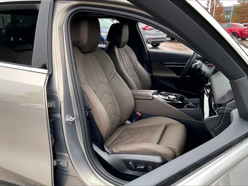 Used 2024 BMW 530i 530i w/ Convenience Package image 7