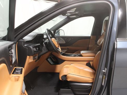 Used 2021 Lincoln Aviator Black Label w/ Dynamic Handling Package AWD/4WD image 2