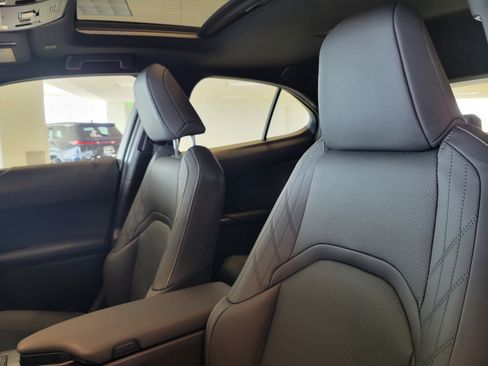 Used 2025 Lexus UX 300h FWD image 24