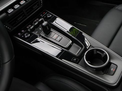 Certified 2025 Porsche 911 Carrera RWD image 20