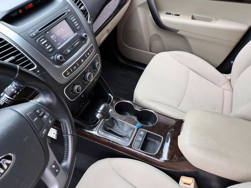 Used 2015 Kia Sorento LX image 40