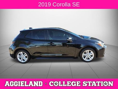 Used 2019 Toyota Corolla SE image 2
