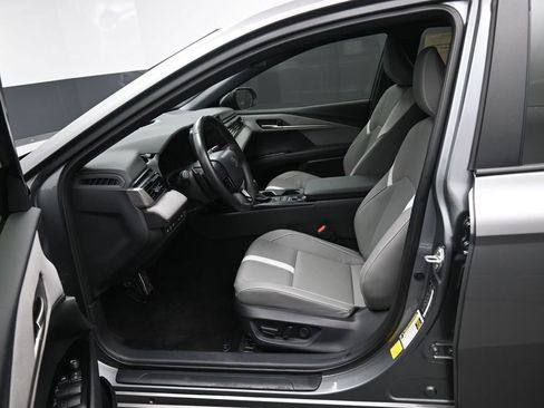 Certified 2025 Toyota Camry SE w/ Convenience Package image 9