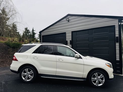 Used 2014 Mercedes-Benz ML 350 4MATIC w/ Premium 1 Package image 5