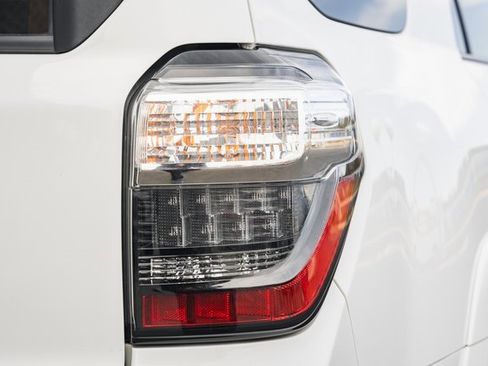 Used 2022 Toyota 4Runner SR5 Premium image 8