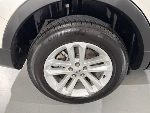 Used 2016 Ford Explorer XLT w/ Equipment Group 202A FWD image 14