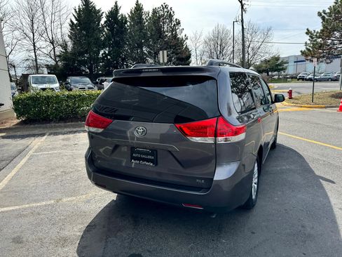 Used 2011 Toyota Sienna Limited image 14