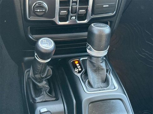 Used 2021 Jeep Gladiator Sport image 21