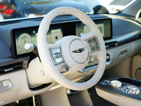 Used 2023 Genesis GV60 Performance image 15