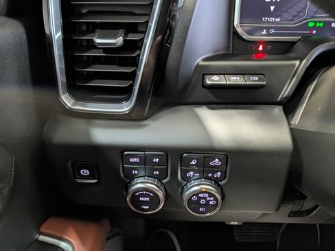 Used 2025 GMC Sierra 2500 Denali Ultimate AWD/4WD image 25