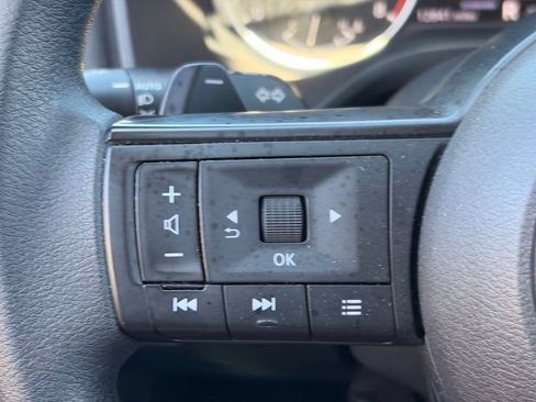 Used 2024 Nissan Rogue S FWD image 28