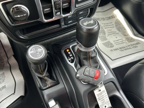 Used 2021 Jeep Wrangler Unlimited Sahara AWD/4WD image 32