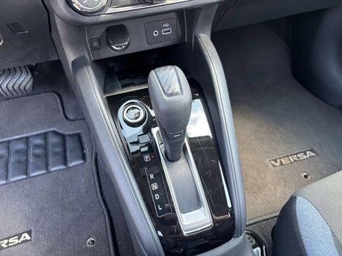 Used 2025 Nissan Versa SV FWD image 38