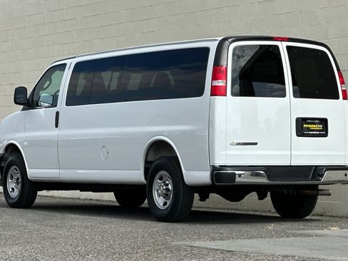 Used 2025 Chevrolet Express 3500 LT w/ LT Preferred Equipment Group RWD image 6