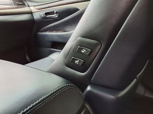 Used 2013 Lexus LS 460 w/ Comfort Pkg RWD image 16