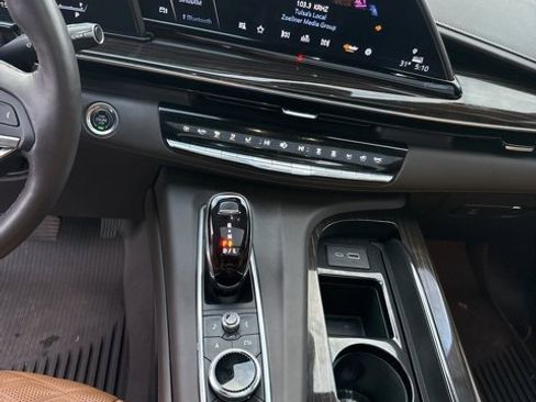 Used 2023 Cadillac Escalade Sport w/ LPO, ONYX Package image 15