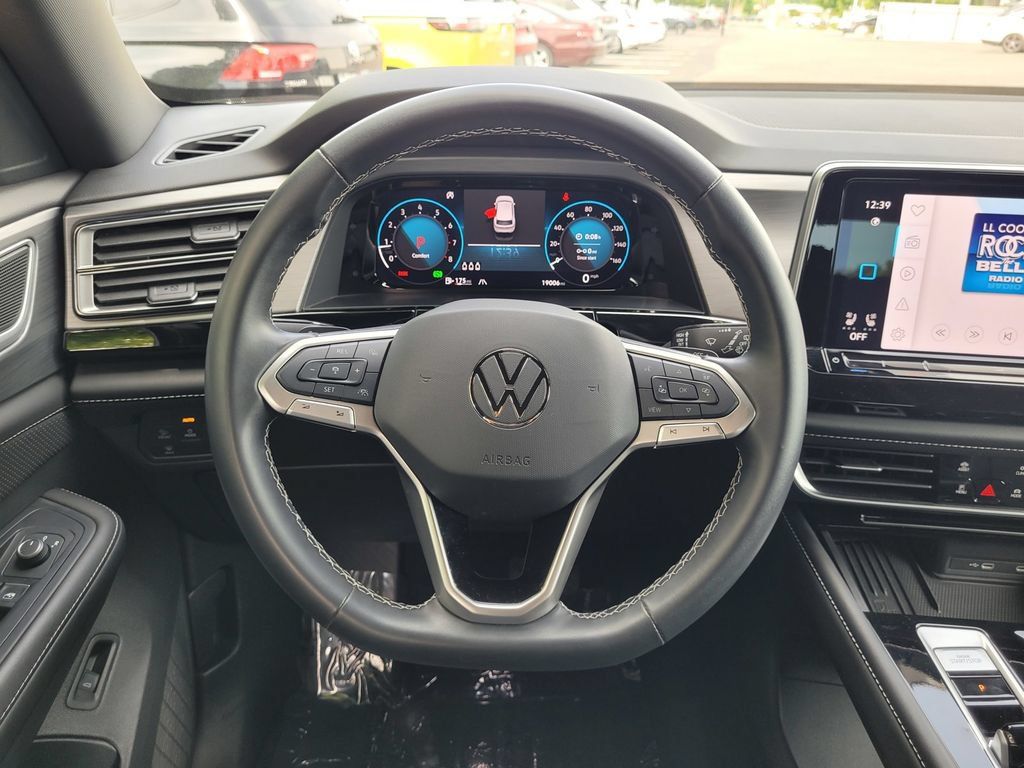 Used 2025 Volkswagen Atlas Cross Sport SE FWD image 17