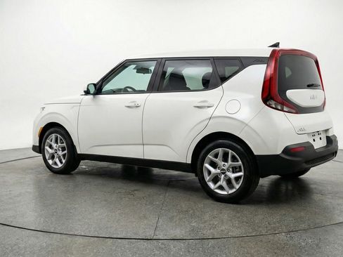 Used 2025 Kia Soul LX w/ LX Technology Package FWD image 6