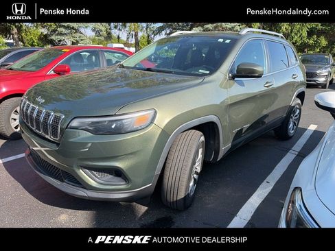 Used 2019 Jeep Cherokee Latitude Plus w/ Cold Weather Group AWD/4WD image 1