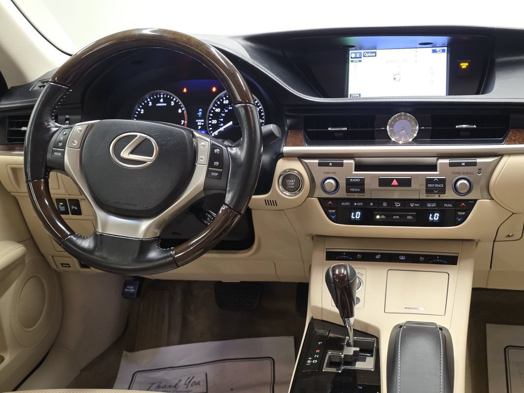 Used 2015 Lexus ES 350 w/ Luxury Package FWD image 18