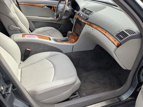 Used 2009 Mercedes-Benz E 350 4MATIC Sedan image 20