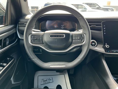 Used 2023 Jeep Wagoneer L Series II image 12
