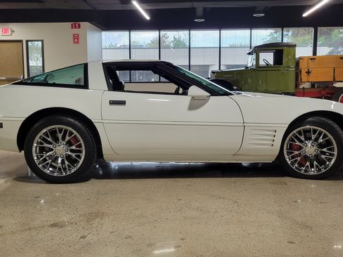 Used 1994 Chevrolet Corvette Coupe RWD image 35