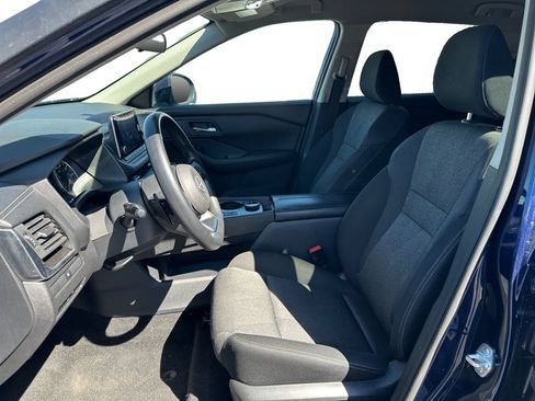 Used 2024 Nissan Rogue SV AWD/4WD image 8