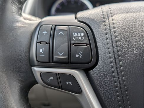 Used 2018 Toyota Highlander Limited Platinum AWD/4WD image 25