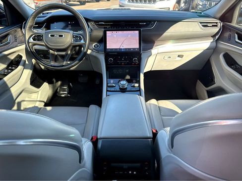 Used 2022 Jeep Grand Cherokee Overland w/ Advanced Protech Group III image 13