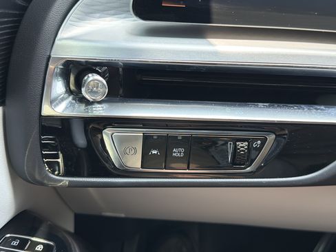 Certified 2024 Cadillac Lyriq Luxury AWD/4WD image 31