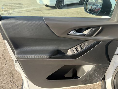 Used 2025 Chevrolet Equinox LT FWD image 12