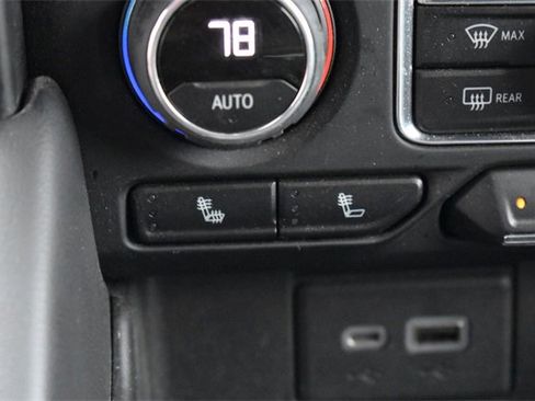 Used 2022 Chevrolet Suburban RST w/ Sport Performance Package image 31