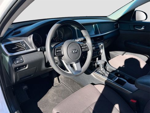Used 2020 Kia Optima LX image 9