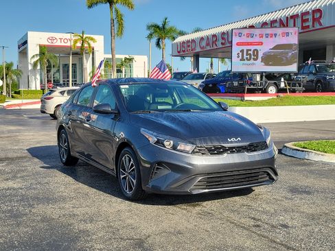 Used 2024 Kia Forte LXS w/ LXS Technology Package FWD image 2