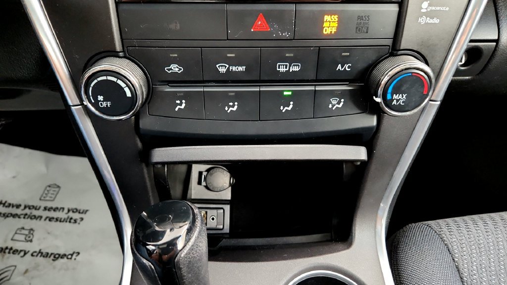Used 2015 Toyota Camry LE w/ Moonroof Package FWD image 30
