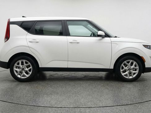 Used 2025 Kia Soul LX w/ LX Technology Package image 8