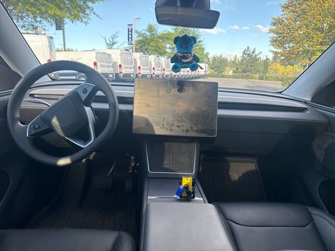 Used 2026 Tesla Model Y Long Range RWD image 5