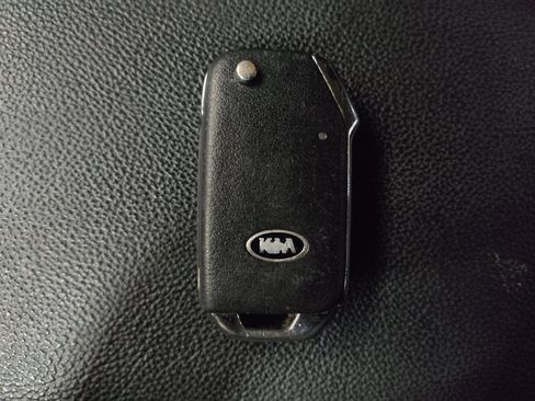 Used 2020 Kia Forte LXS FWD image 32