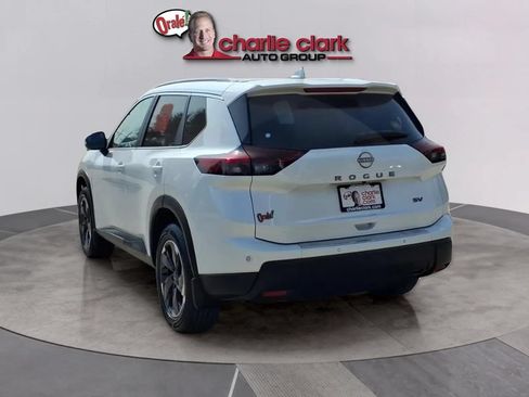 Used 2024 Nissan Rogue SV w/ SV Premium Package FWD image 3