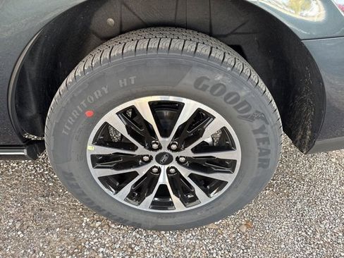 New 2025 Ford Expedition Platinum image 5