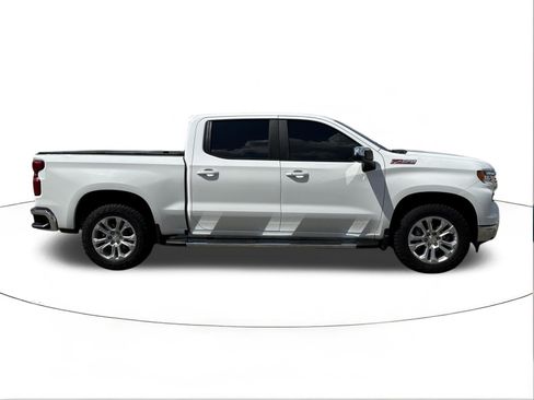 Used 2025 Chevrolet Silverado 1500 LT AWD/4WD image 2