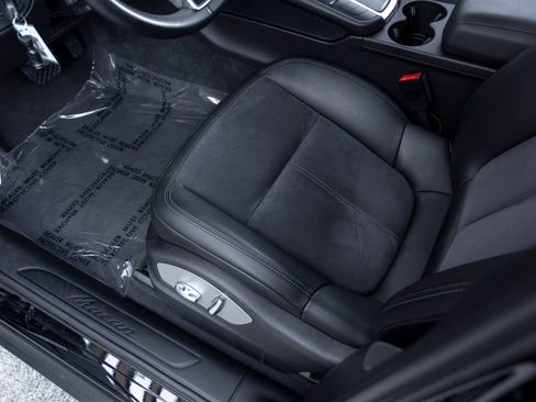 Certified 2021 Porsche Macan AWD/4WD image 25