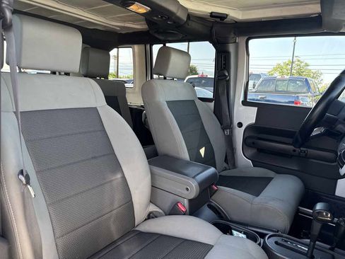 Used 2010 Jeep Wrangler Unlimited Sahara AWD/4WD image 20