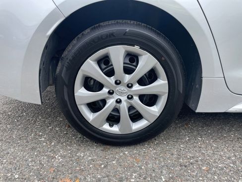 Used 2025 Toyota Corolla LE image 28