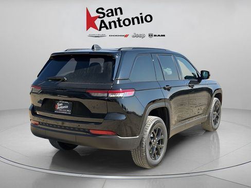 New 2025 Jeep Grand Cherokee Altitude RWD image 8