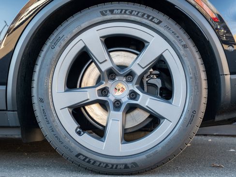 New 2026 Porsche Macan 4 Electric image 13