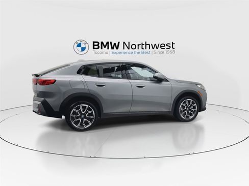 Used 2025 BMW X2 xDrive28i w/ Technology Package image 4