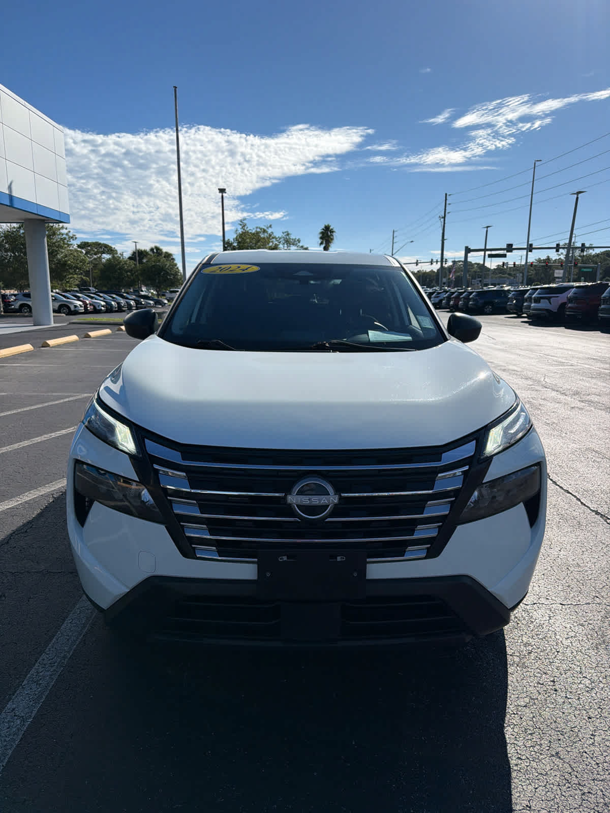Used 2024 Nissan Rogue S AWD/4WD image 8